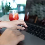 چرا لپ‌تاپ روشن نمی‌شود؟ بررسی دلایل سخت‌افزاری و نرم‌افزاری